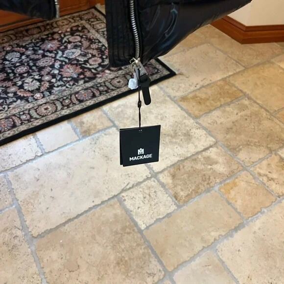 Women's Mackage Lara lightweight down coat with removable hood size large - Picture 3 of 6